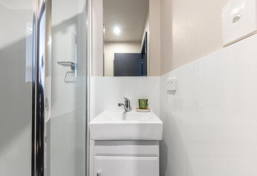 اتاق استاندارد, Lakemba