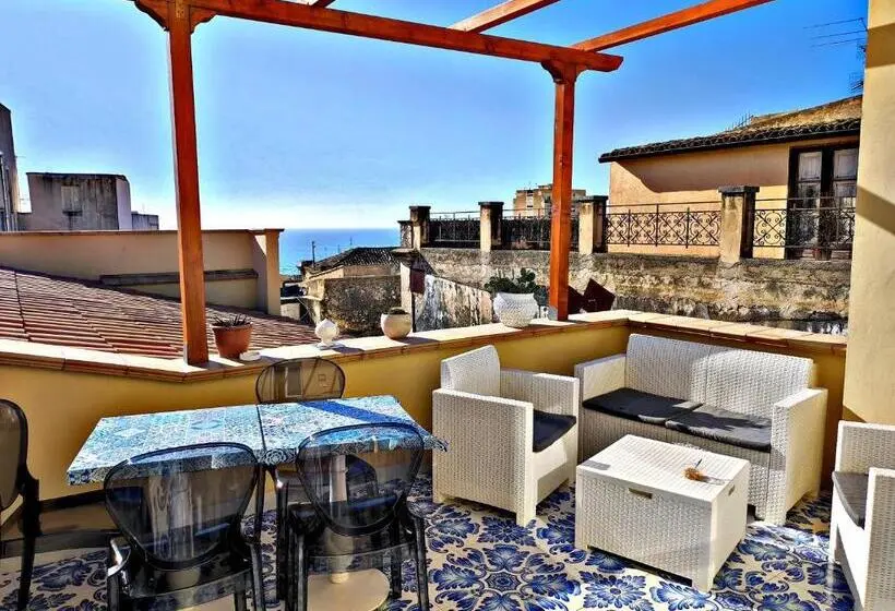 اتاق اجرایی سه نفره, Kèramos Luxury Rooms