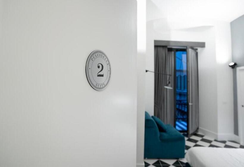 سوئیت با بالکن, Pulcinella Suite