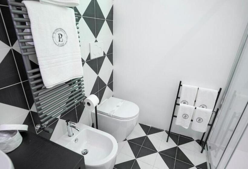 سوئیت با بالکن, Pulcinella Suite