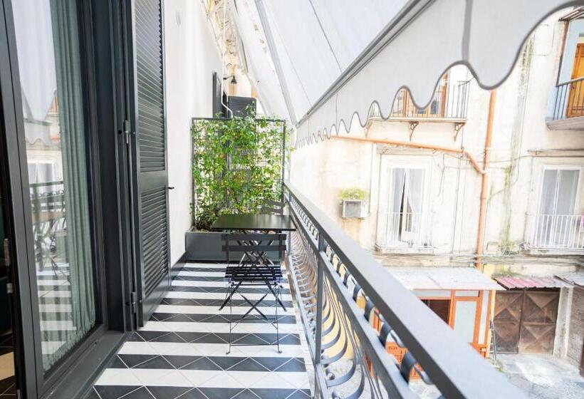 سوئیت با بالکن, Pulcinella Suite