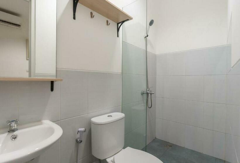 Номер Стандарт, Reddoorz Near Seasons City Mall 3