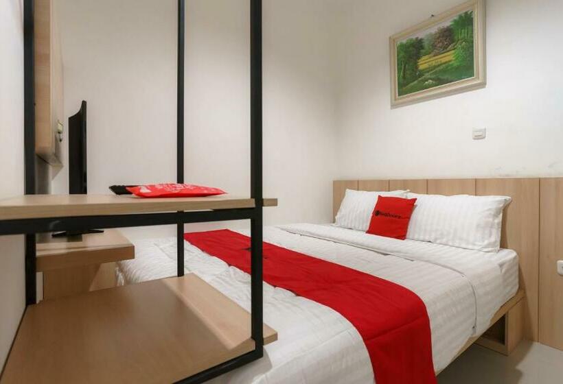 Номер Стандарт, Reddoorz Near Seasons City Mall 3