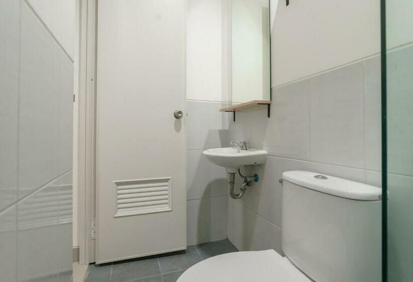 Номер Стандарт, Reddoorz Near Seasons City Mall 3