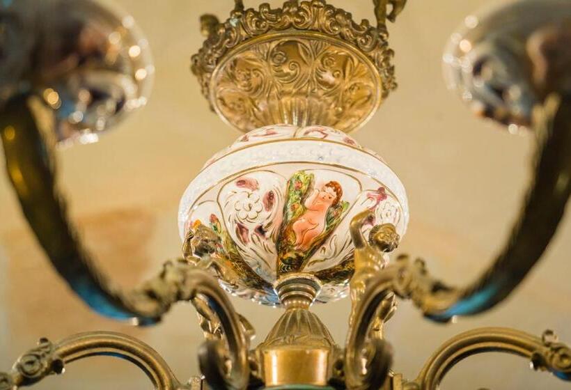 اتاق لوکس با بالکن, Relais Borgo Segine