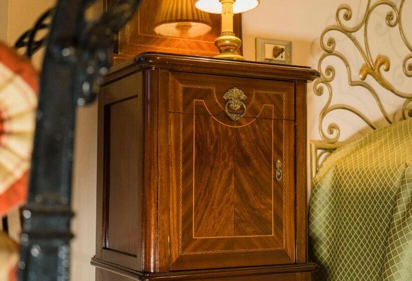 اتاق لوکس با بالکن, Relais Borgo Segine