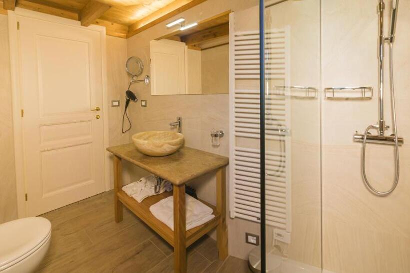 اتاق لوکس با بالکن, Relais Borgo Segine