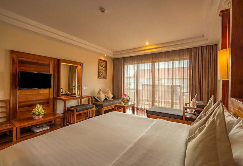 带泳池观景的豪华房, Angkor Miracle Resort & Spa