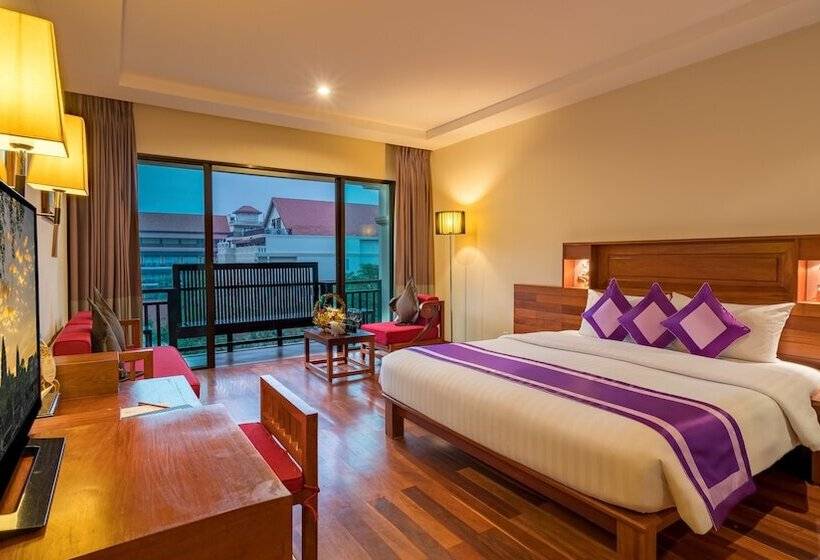 带泳池观景的豪华房, Angkor Miracle Resort & Spa