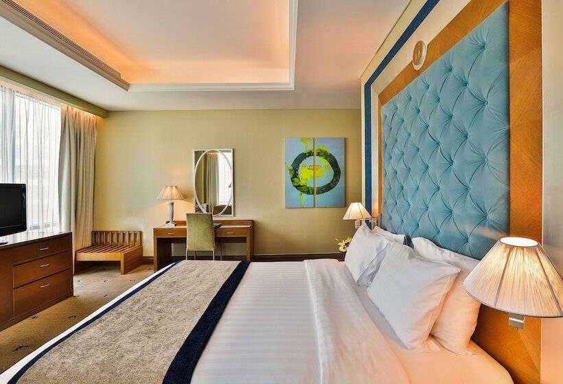 اتاق اجرایی, Social