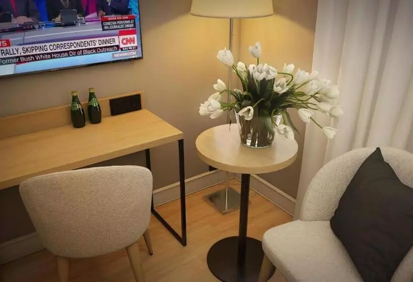 Standard Yhden Hengen Huone, Conrad Comfort