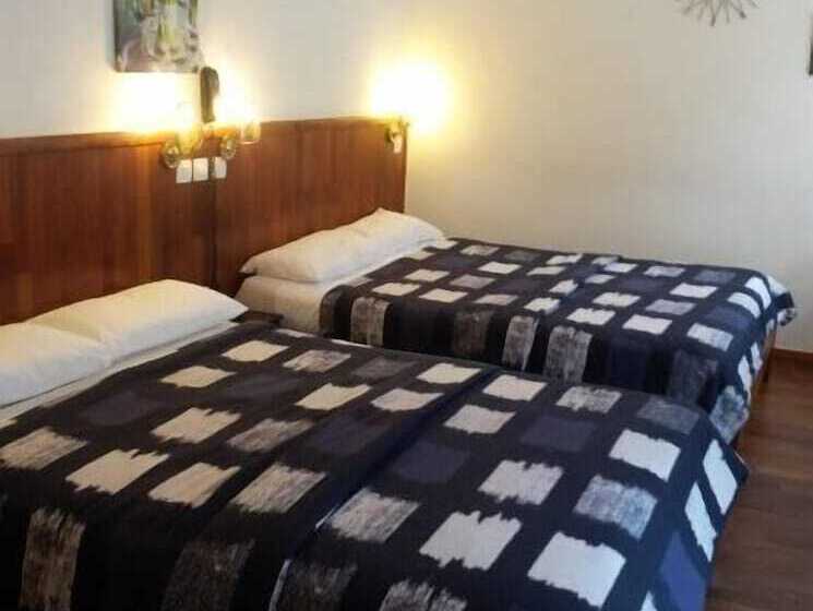 غرفة قياسية رباعية, Hôtel Du Bellay