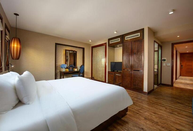 مجموعه ویستا شهر, Oriental Suites Hotel & Spa