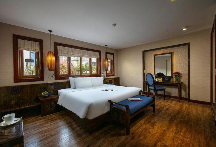 مجموعه ویستا شهر, Oriental Suites Hotel & Spa