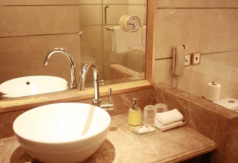 جناح ديلوكس, Royal Mediterranean