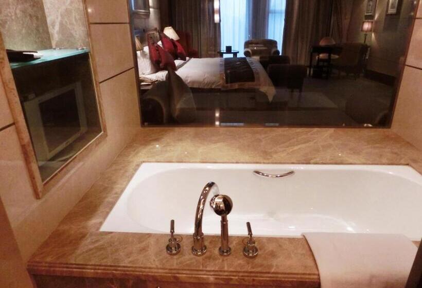 غرفة إدارية سرير كينج, Royal Mediterranean