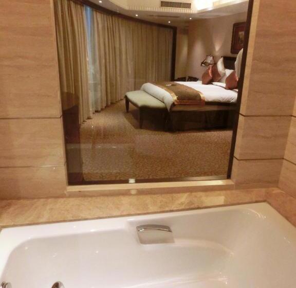 جناح إدارى, Royal Mediterranean