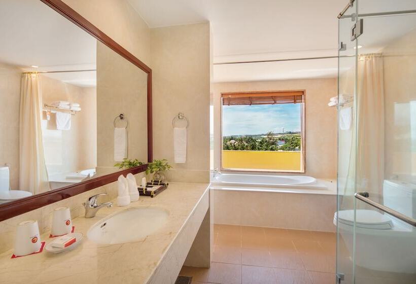 Deluxe Suite Sea View, Sunny Beach Resort & Spa