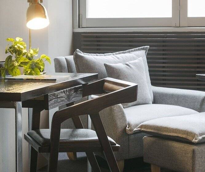 جناح ديلوكس, The Soho