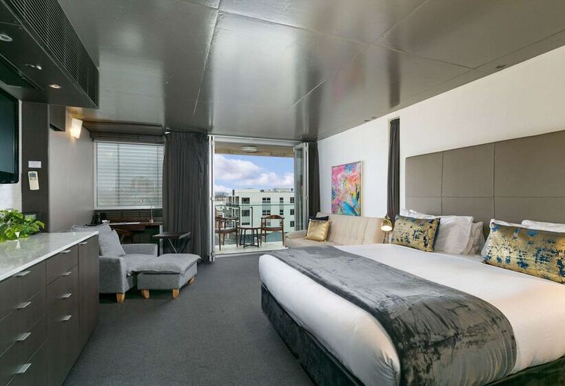 جناح ديلوكس, The Soho