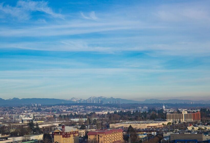 جناح, The Westin Wall Centre, Vancouver Airport