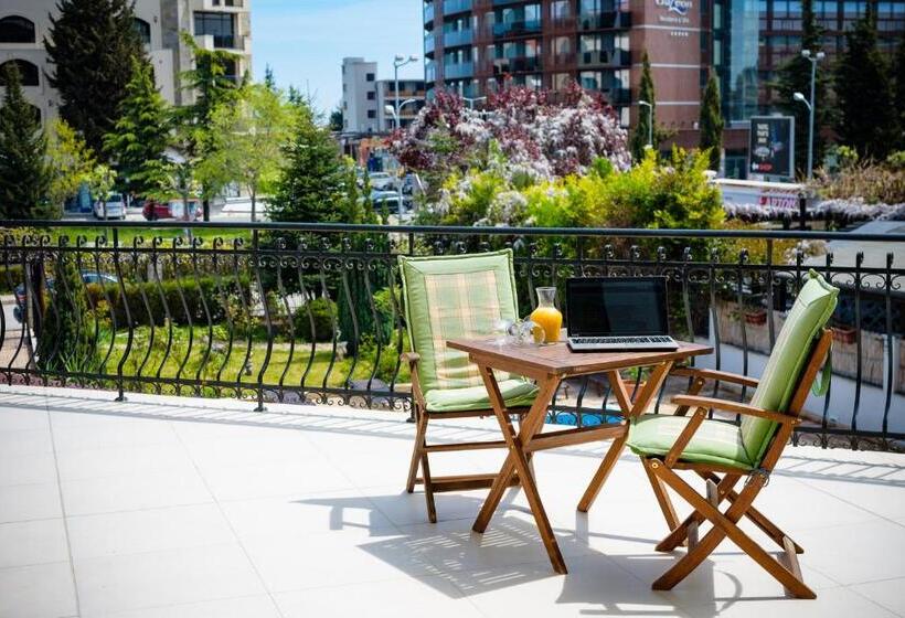 标准工作室带泳池景, Villa Maria Revas