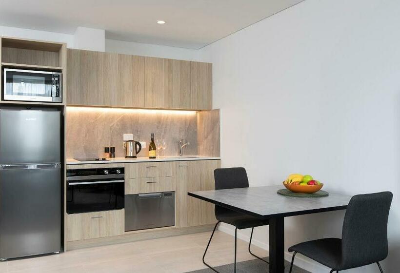 דירת חדר, Quest Mount Eden