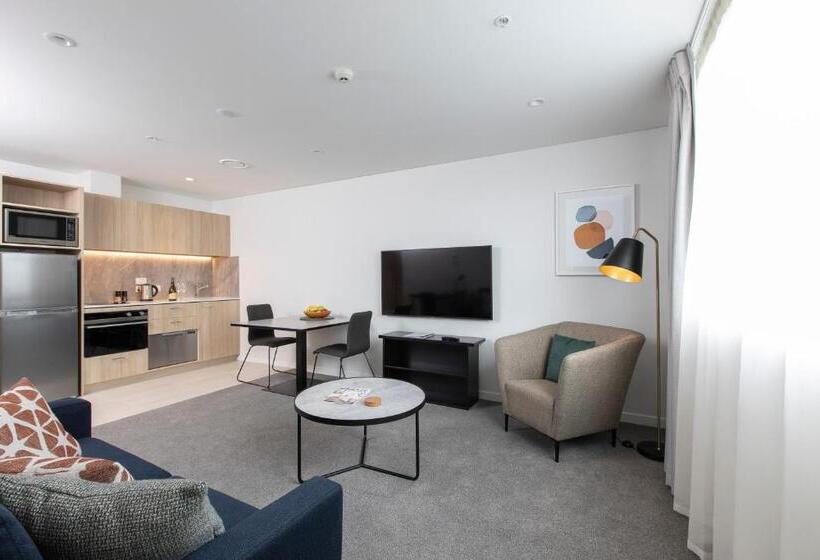 דירת שני חדרים, Quest Mount Eden