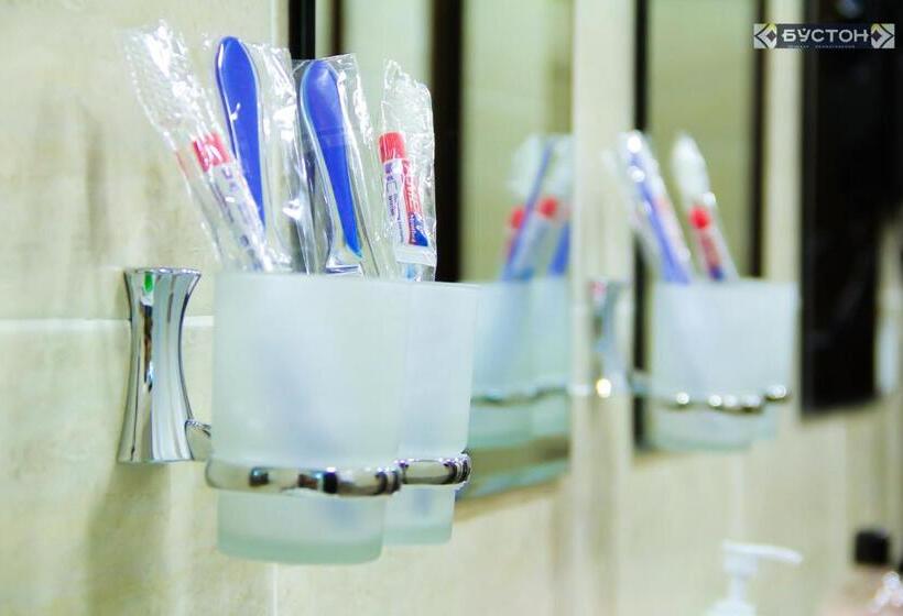 تختخواب در اتاق مشترک, Hostel Buston