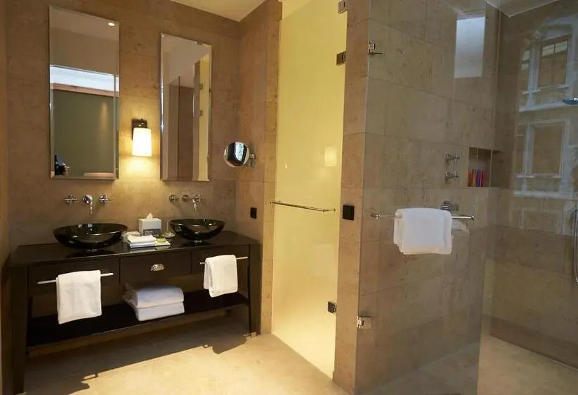Superior Zimmer Kingsize Bett, Do & Co Hotel München