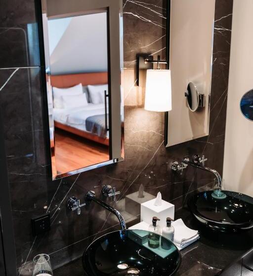 Люкс с Террасой, Do & Co Hotel München