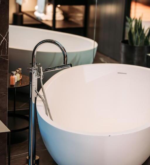 Suite with Terrace, Do & Co Hotel München