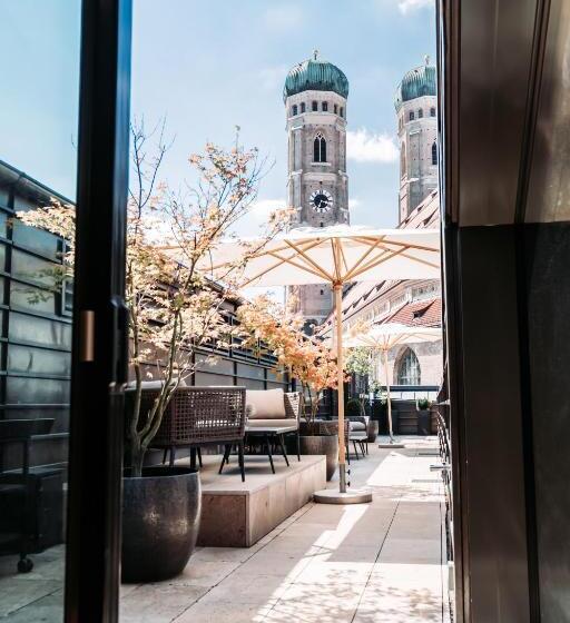 Suite with Terrace, Do & Co Hotel München