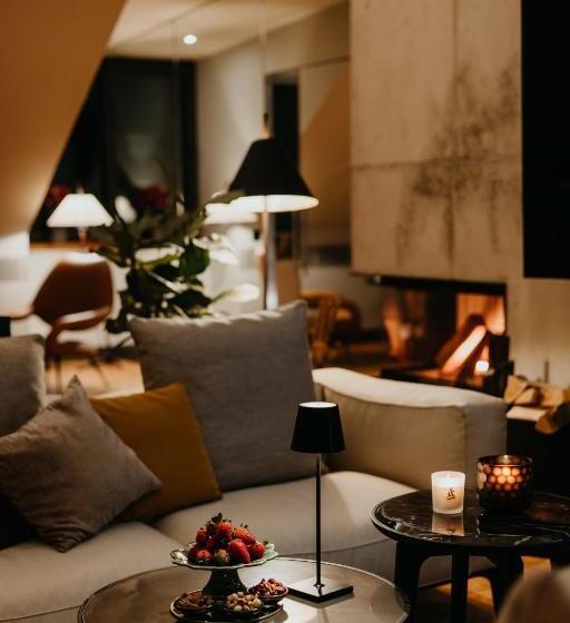 Suite with Terrace, Do & Co Hotel München