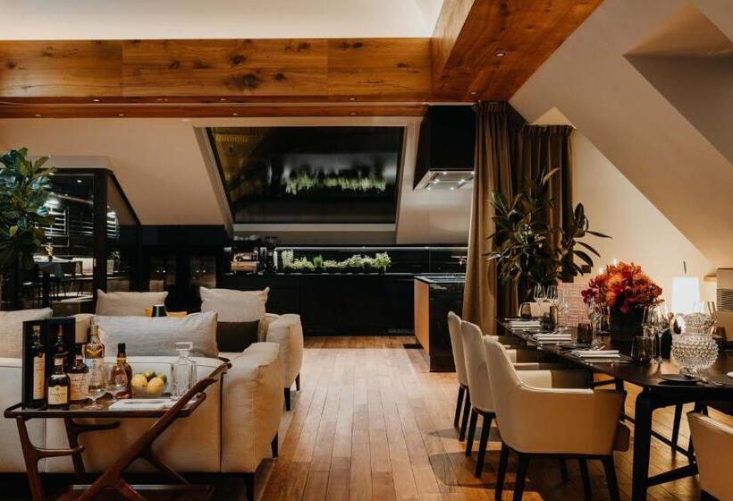 Suite with Terrace, Do & Co Hotel München