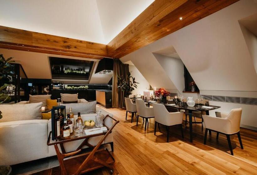 Suite with Terrace, Do & Co Hotel München