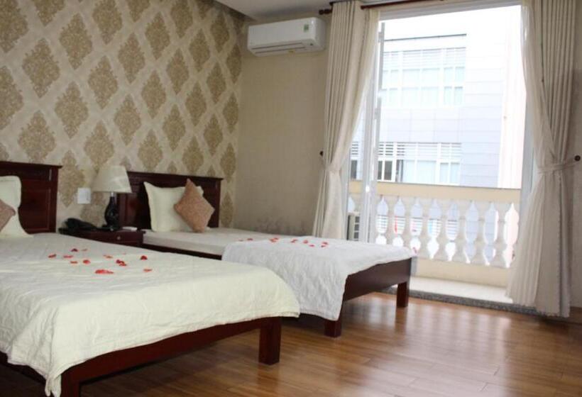 اتاق لوکس چهار تخته, Ngọc Mấy đại Lợi