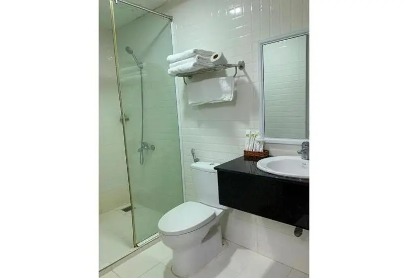 اتاق لوکس خانوادگی, Ngọc Mấy   đại Lợi