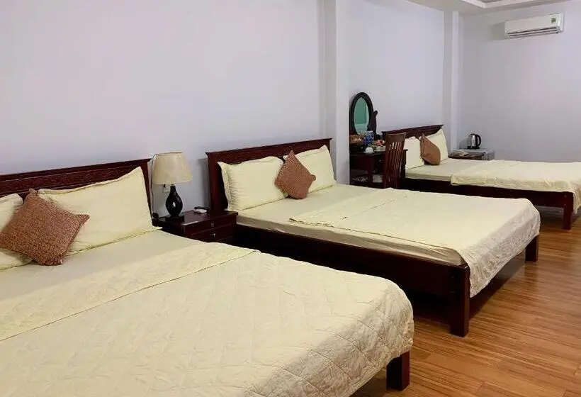 اتاق لوکس خانوادگی, Ngọc Mấy   đại Lợi