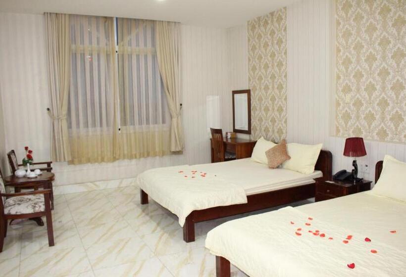 اتاق لوکس چهار تخته, Ngọc Mấy đại Lợi