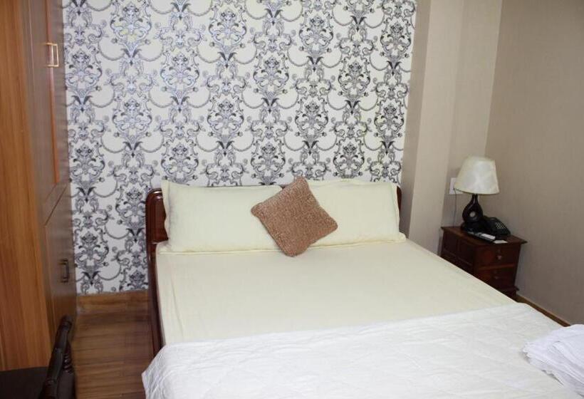 اتاق لوکس چهار تخته, Ngọc Mấy đại Lợi