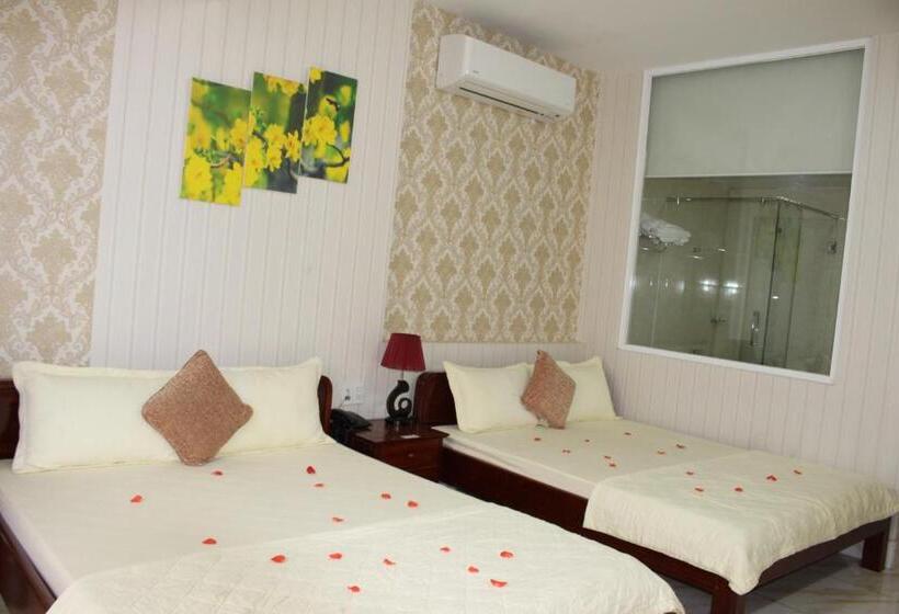 اتاق لوکس چهار تخته, Ngọc Mấy đại Lợi