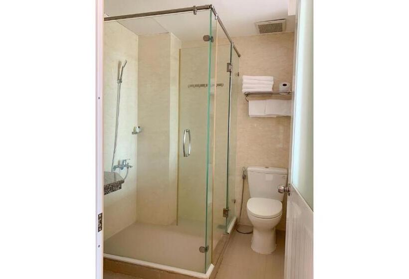 اتاق لوکس چهار تخته, Ngọc Mấy đại Lợi