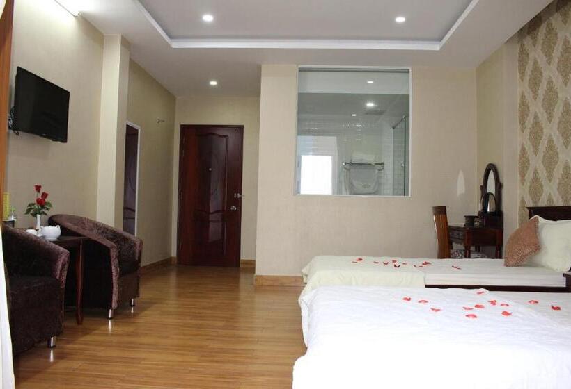 اتاق لوکس چهار تخته, Ngọc Mấy đại Lợi