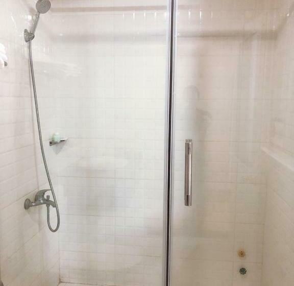 اتاق سوپریور چهار تخته, Ngọc Mấy đại Lợi