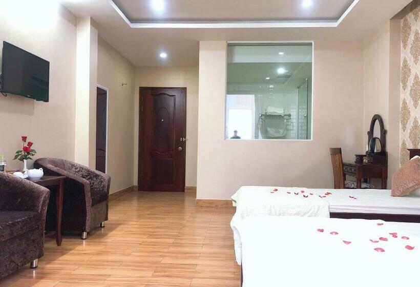 اتاق لوکس چهار تخته, Ngọc Mấy đại Lợi