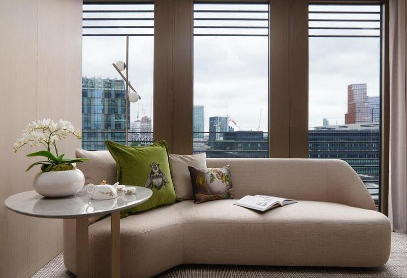Люкс, Pan Pacific London