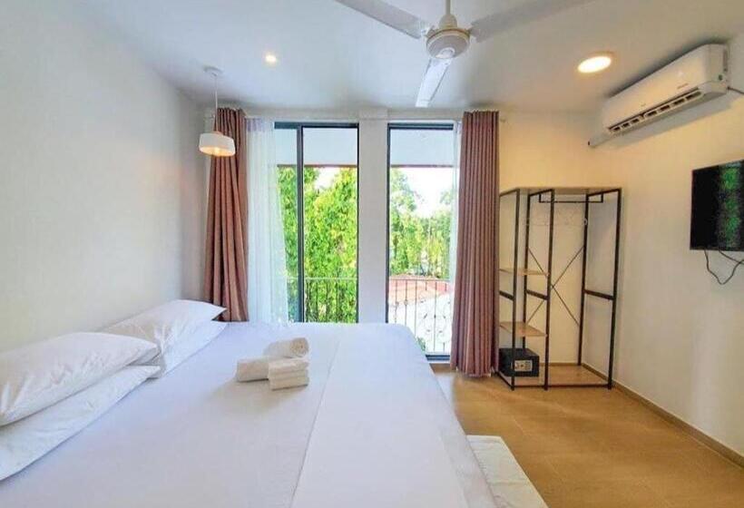 اتاق لوکس سه تخته, Kingsway Thoddoo Maldives