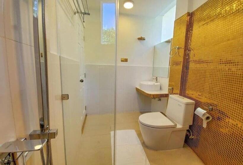 اتاق لوکس سه تخته, Kingsway Thoddoo Maldives