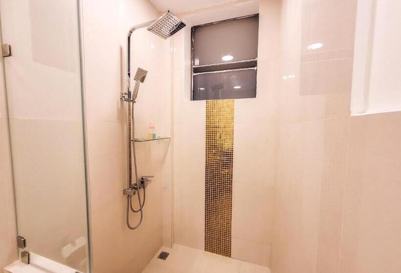 اتاق لوکس سه تخته, Kingsway Thoddoo Maldives